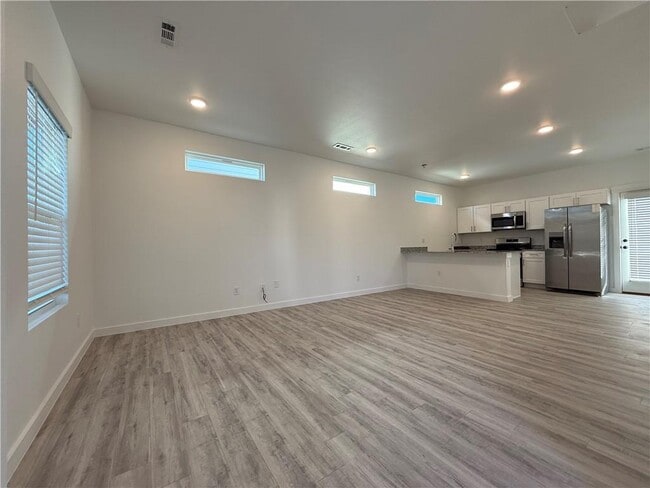 Building Photo - 831 States Ave