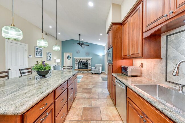 Building Photo - 1519 Via Hacienda