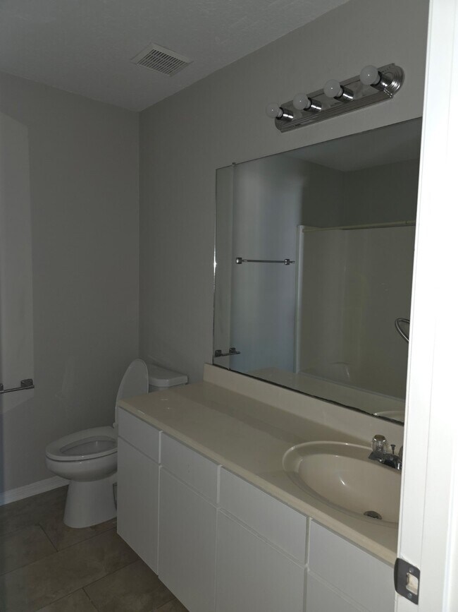 Building Photo - 15146 Grassington Dr