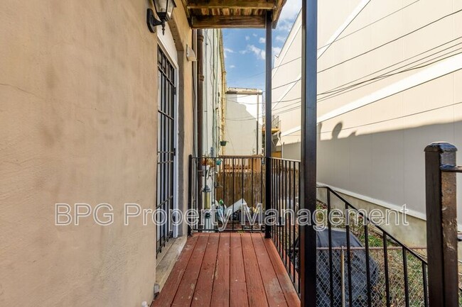 Building Photo - 1033 5th St NE