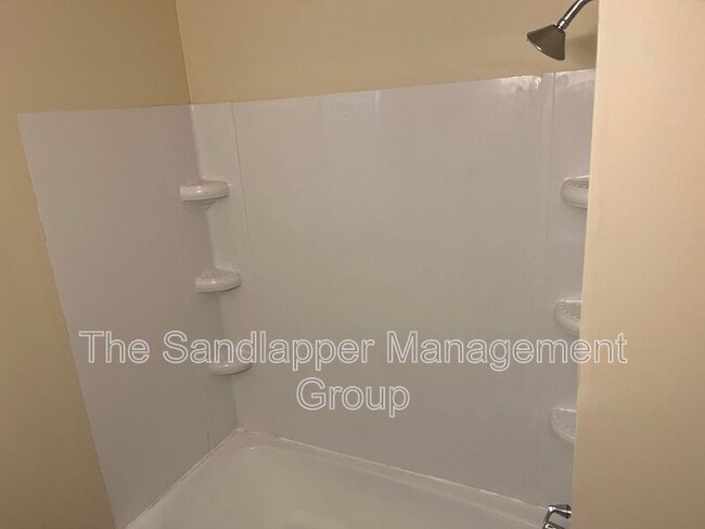 Building Photo - 634 Cashew St