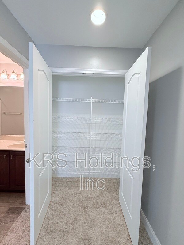 Building Photo - 5810 Spring Glen Lane