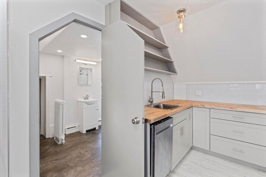 Building Photo - 75 W Ashland St