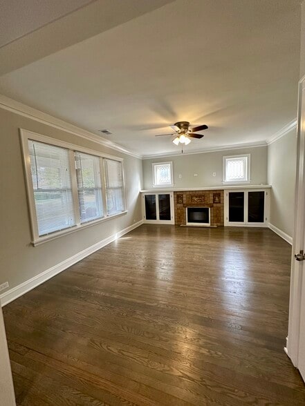 Living Room - 2501 Grove St