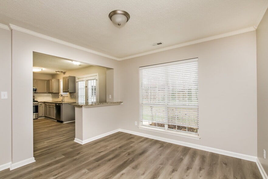 Building Photo - 100 Bath Cir