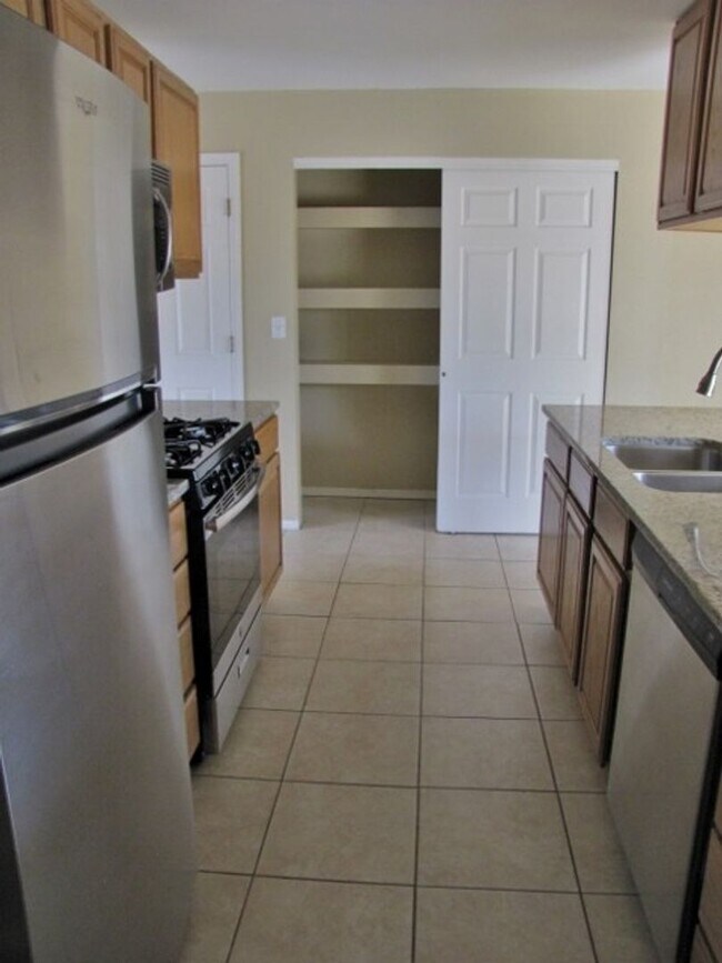 Building Photo - 4BR/2BA/1CG, 1374 sq.ft., w/central A/C in Sierra Vista, AZ