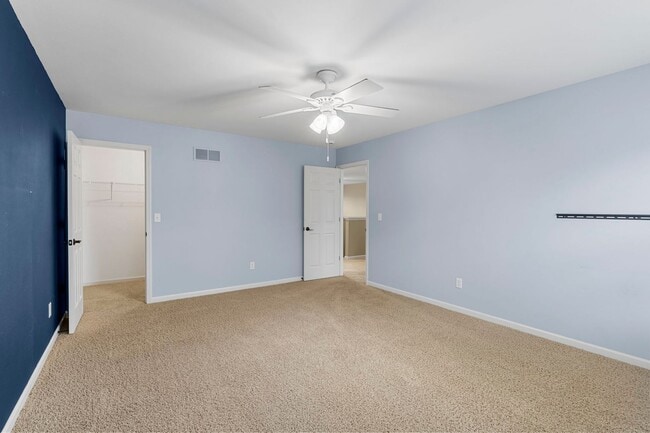 Building Photo - Stunning Former Display Home on a Quiet Cu...