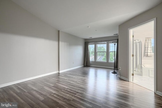 Building Photo - 8820 Papillon Dr