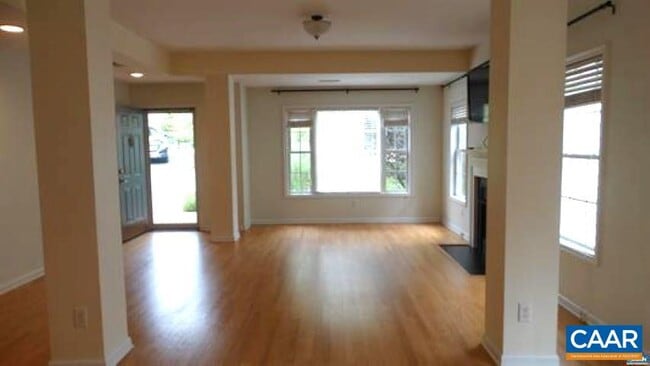 Building Photo - 140 Burnet St