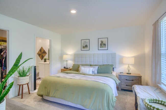 Building Photo - Charming 4-Bedroom Home in Desirable Waterside Community – Surf City, NC