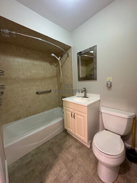Building Photo - 28 Brentwood St