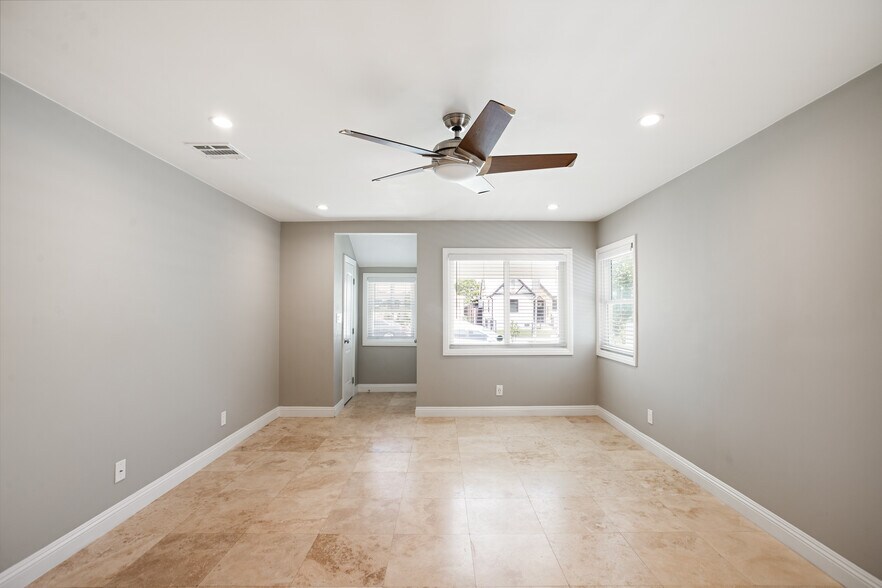 Building Photo - 2653 Tilden Ave