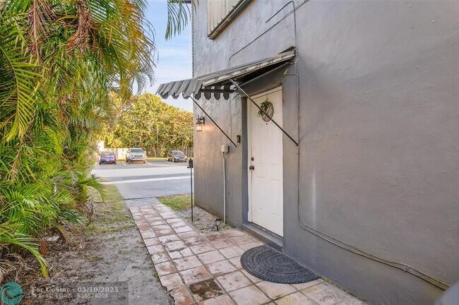 Building Photo - 447 Sunshine Dr