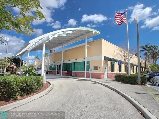Building Photo - 2650 S Course Dr