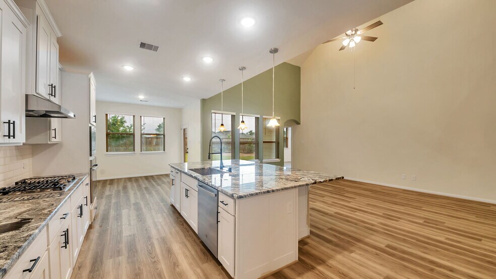 Building Photo - 31527 Westwood Rock Ln
