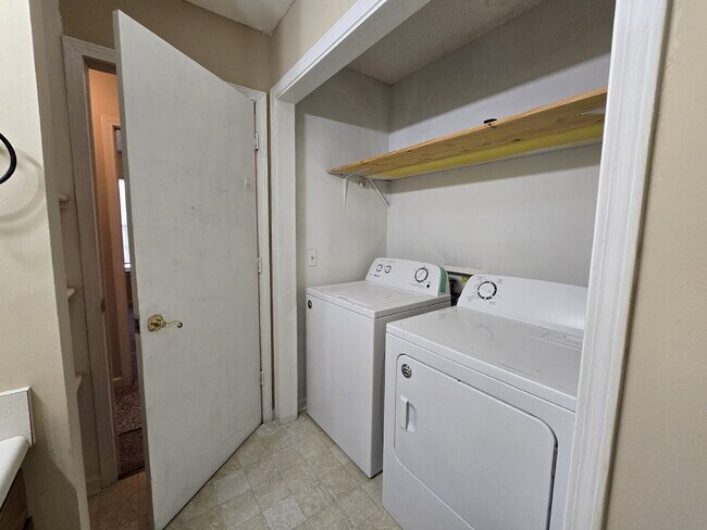 Building Photo - 1007 Walnut Dr