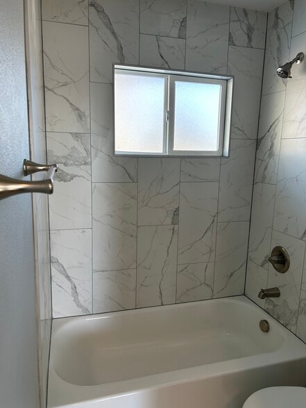 Main Bathroom - 3438 N Cascade Ave