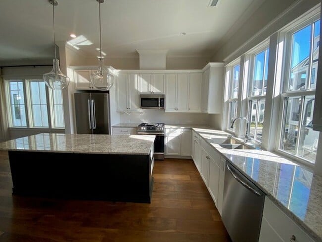 Building Photo - Welcome to our luxurious townhouse in the ...