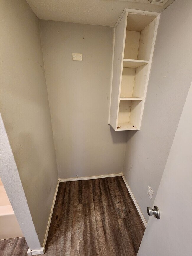 Building Photo - Spacious 1-Bedroom, 1-Bathroom HOUSE AVAILABLE NOW!!