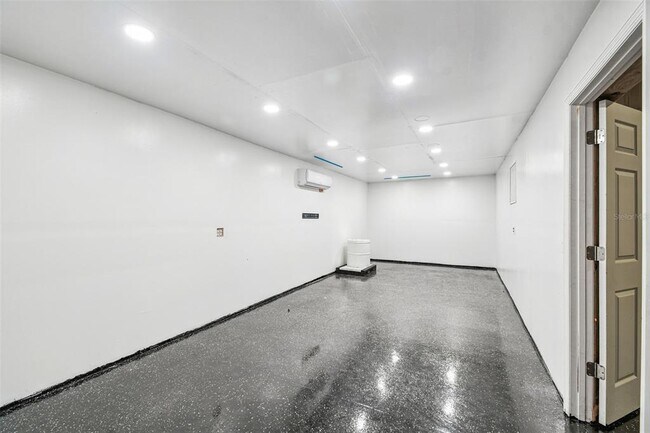 Building Photo - 16453 Pawnee Dr