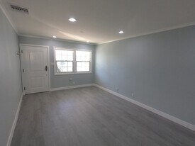 Building Photo - 2551 N Lincoln St