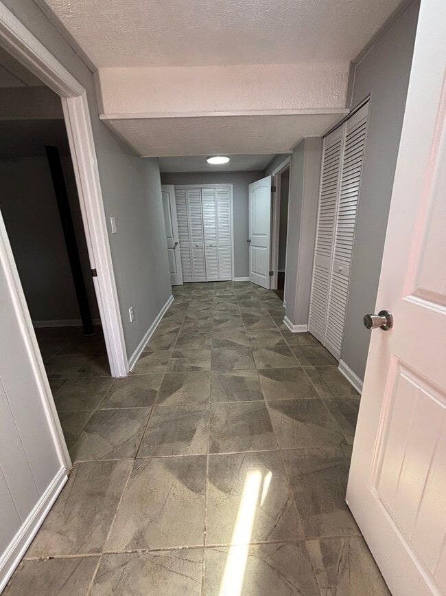 Building Photo - 449 Missimer Ln