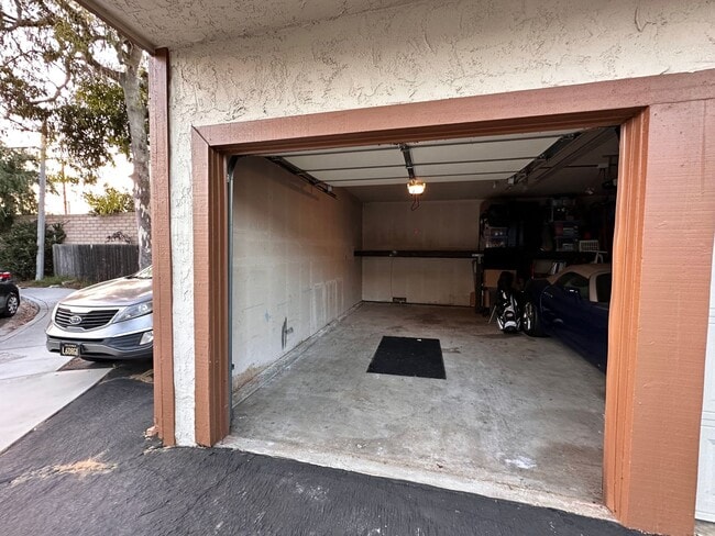 Building Photo - 120A