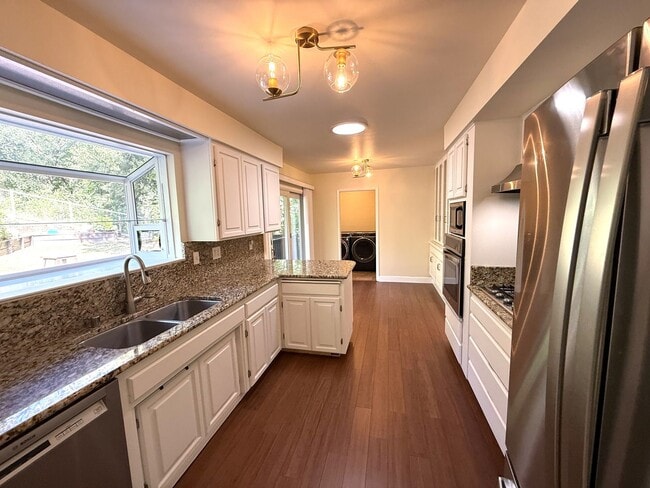 Building Photo - SPACIOUS 3BR/3BA NOVATO HOME WITH FLEXIBLE FLOORPLAN, LARGE FAMILY ROOM AND BONUS AREAS, GREAT OU...