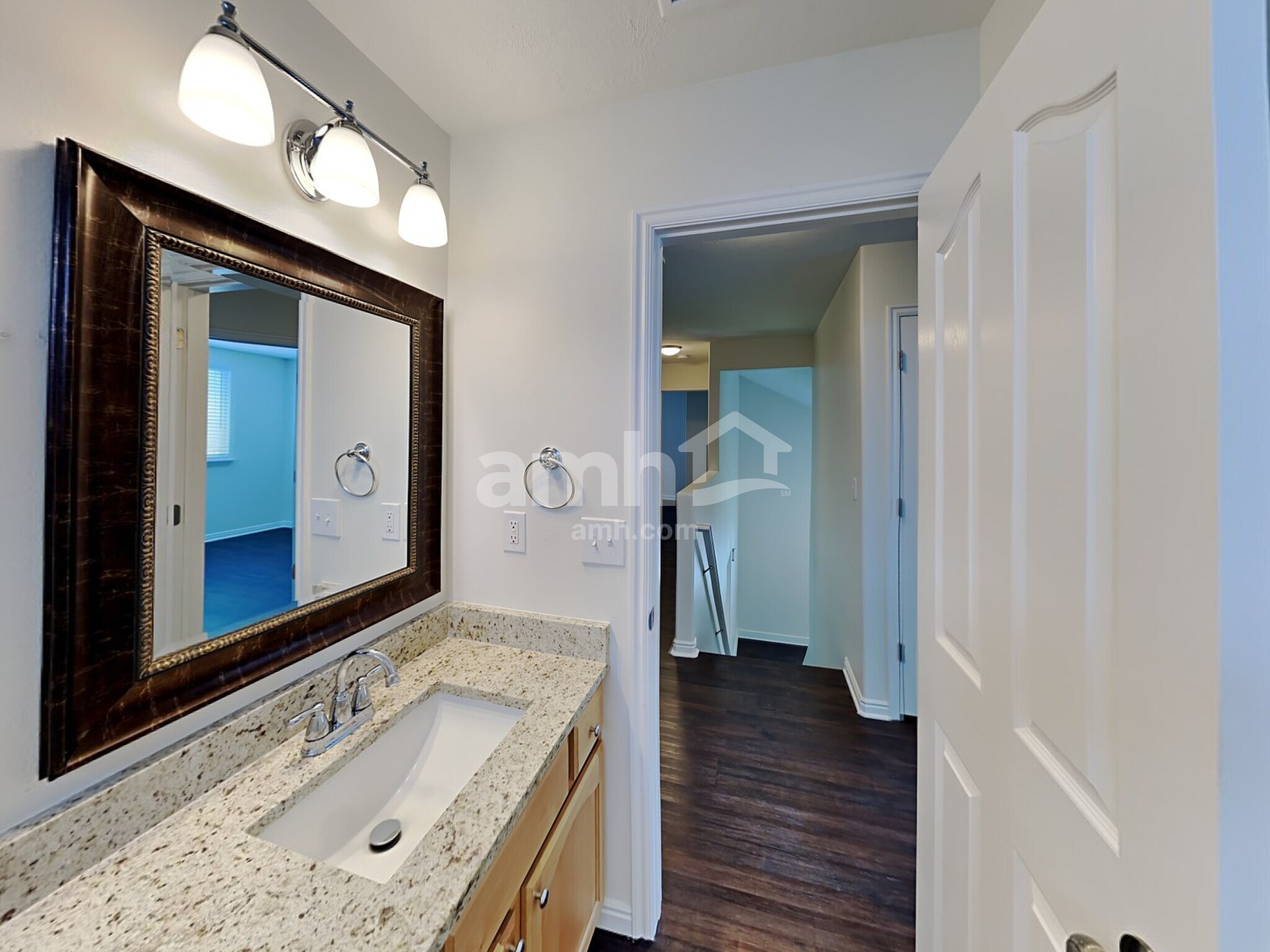 Building Photo - 2075 Ficus Way