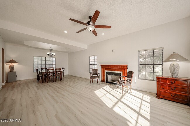 Building Photo - 5440 W Beryl Ave