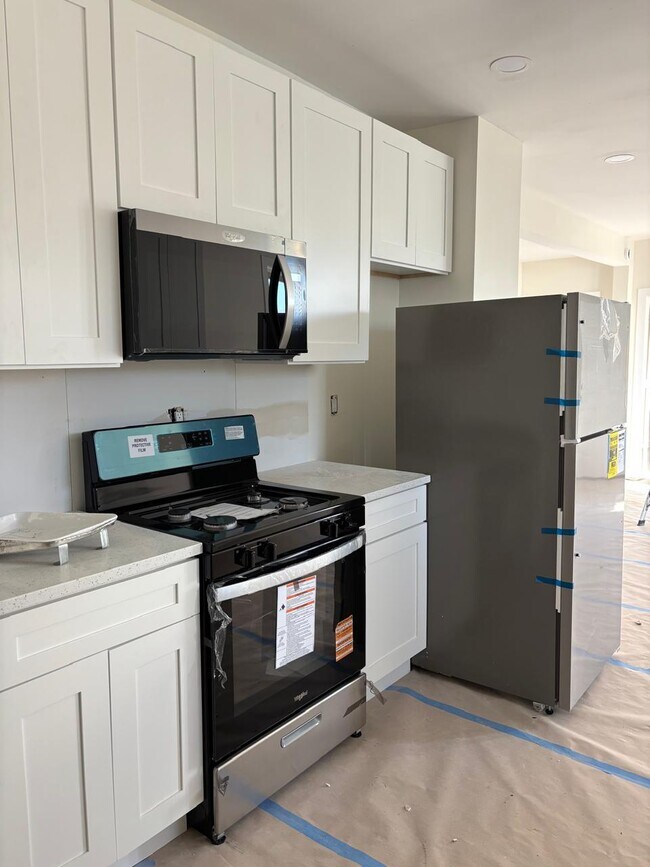 Building Photo - 545 W 62nd St