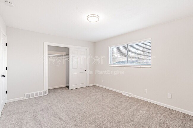 Building Photo - 4762 S Acoma St