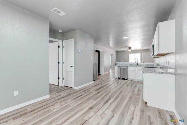 Building Photo - 2321 Terrace Dr