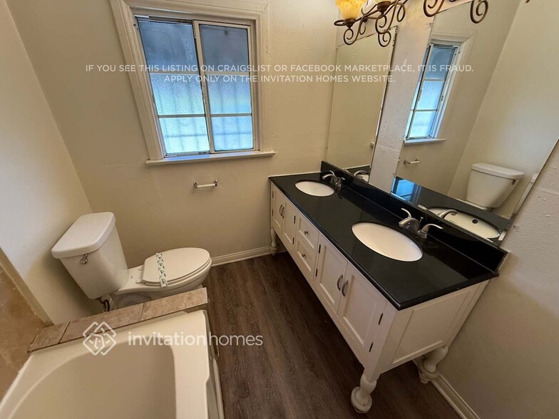 Building Photo - 2062 W 65th St