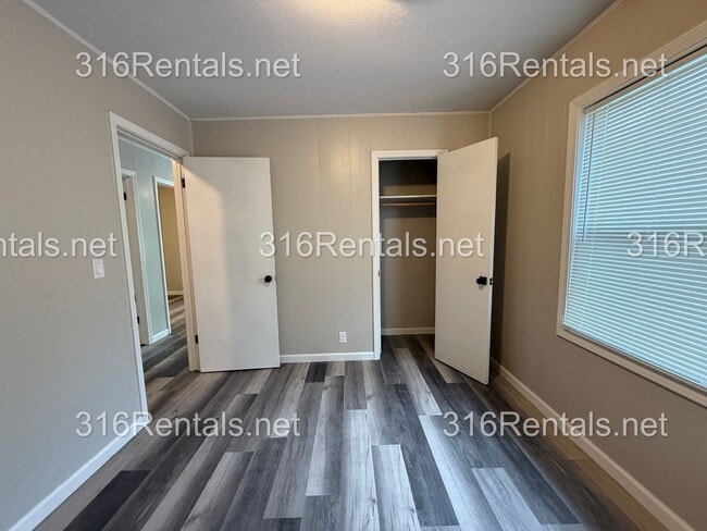Building Photo - $1200 - NEWLY REMODELED 4 bedroom / 1 bathroom - Single Family Home