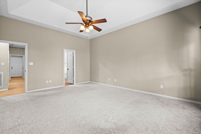 Building Photo - 590 Edgewood Dr