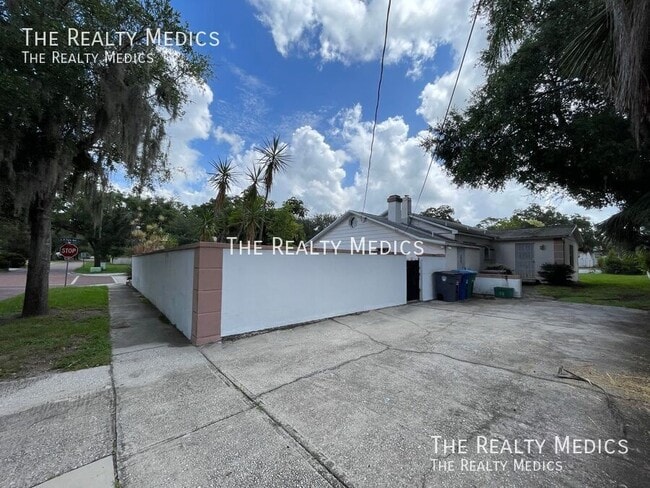 Building Photo - 1807 N Park Ave