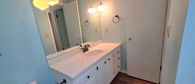 Building Photo - 2 bedroom / 2 bath *unfurnished* rental in...