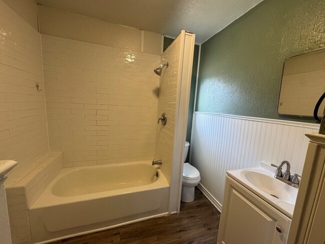 Building Photo - 1002 E Pearl St