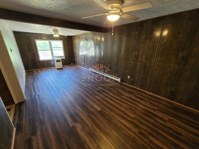 Building Photo - 3BR/2BA BI-LEVEL ON LAFAYETTE'S SOUTH SIDE