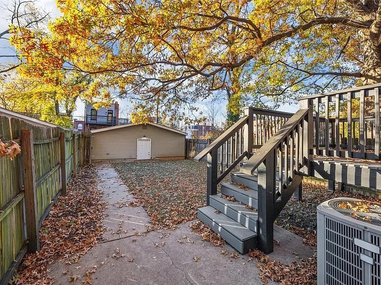 Building Photo - 3309 Salena St