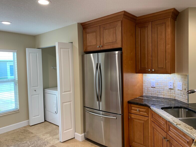 Building Photo - 926 NW Spruce Ridge Dr