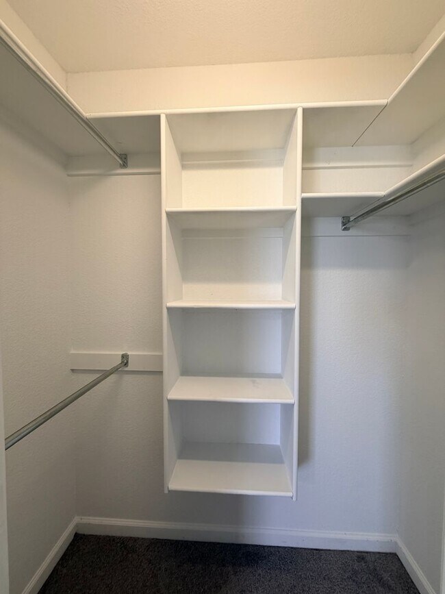Building Photo - Affordable, Adorable & Move-In Ready!