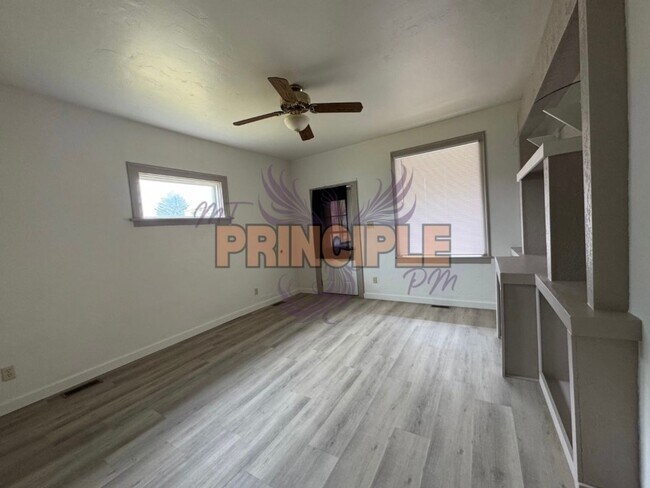 Building Photo - 2037 Whitman Ave