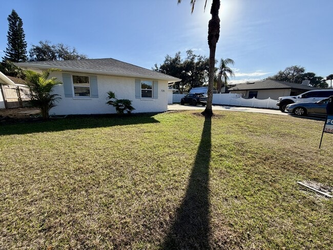 Building Photo - 725 Merrimac Dr