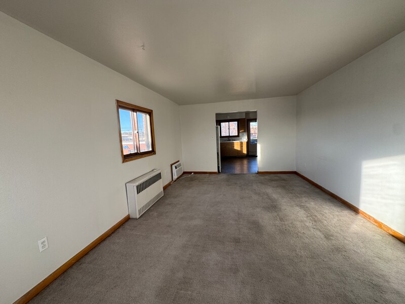 Building Photo - 302 W 7th St