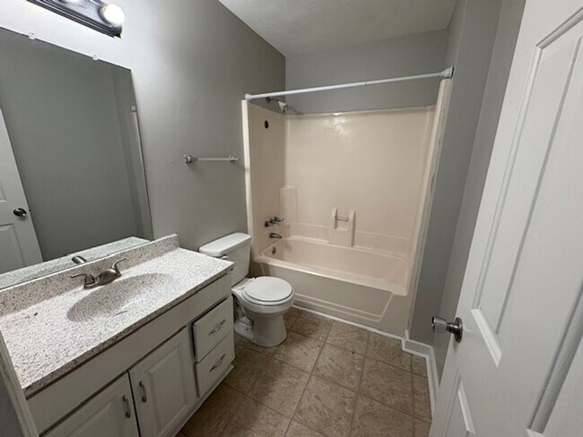 Building Photo - LaVergne-3BR/2BA-1250 SF