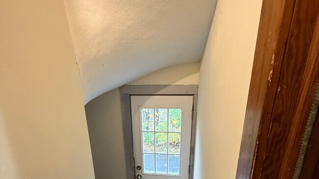 Building Photo - 36 Oakwood Ave