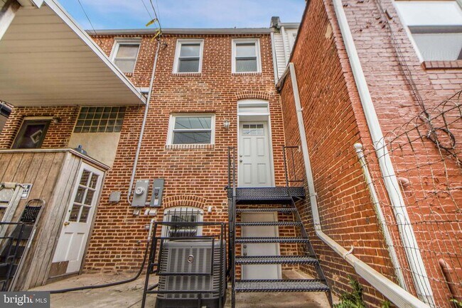 Building Photo - 333 S Conkling St