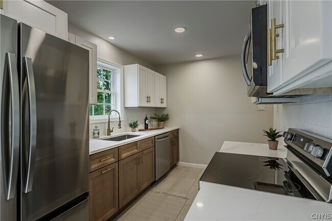 Building Photo - 8 Terrace Hill Dr